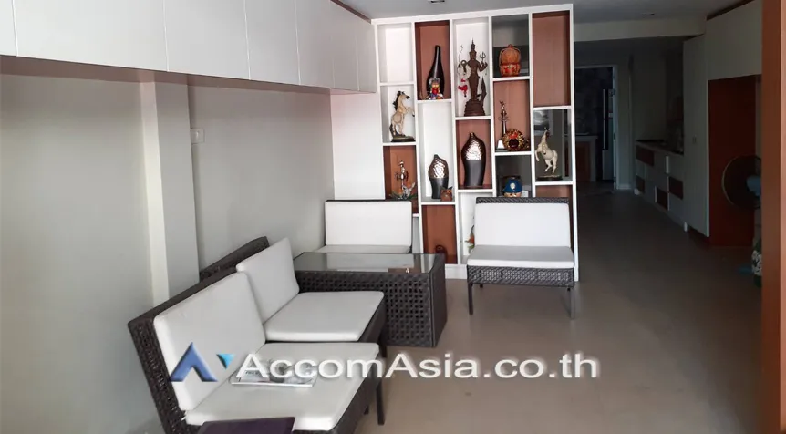 unit 3 Bedrooms  Shophouse For Rent & Sale in Sathorn, Bangkok  (AA26937)
