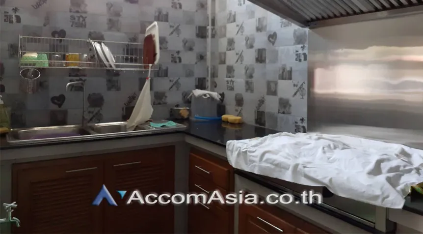 unit 3 Bedrooms  Shophouse For Rent & Sale in Sathorn, Bangkok  (AA26937)