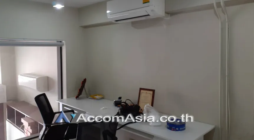 unit 3 Bedrooms  Shophouse For Rent & Sale in Sathorn, Bangkok  (AA26937)