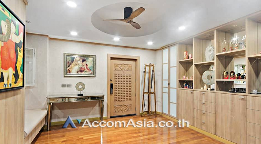  1  2 br Condominium For Rent in Silom ,Bangkok BTS Surasak at Nusa State Tower AA26978