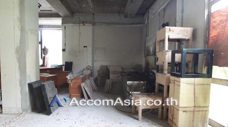 8  Condominium For Sale in Charoen Nakhon ,Bangkok BTS Krung Thon Buri at Baan Chao Praya AA27024