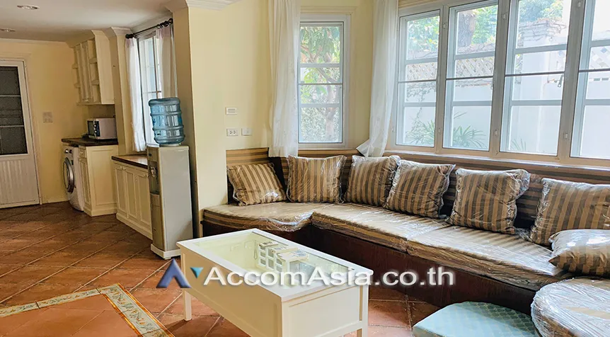 unit 4 Bedrooms  Townhouse For Rent in Bang Na, Bangkok  near BTS Bearing (AA27044)