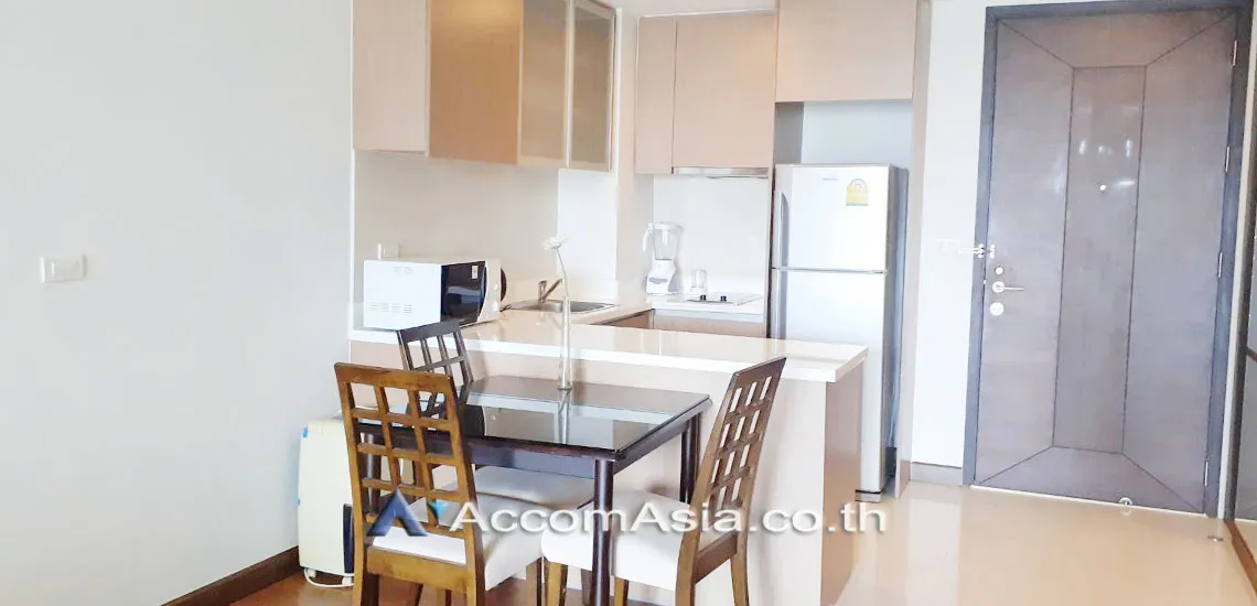 unit 1 Bedroom  Condominium For Rent in Ploenchit, Bangkok  near BTS Ratchadamri (AA27083)
