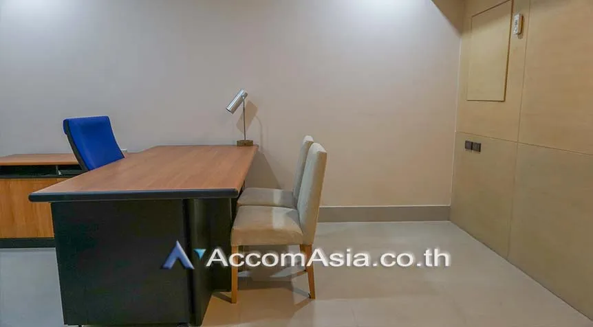 unit 3 Bedrooms  Condominium For Rent in Sathorn, Bangkok  near BTS Chong Nonsi (AA27090)