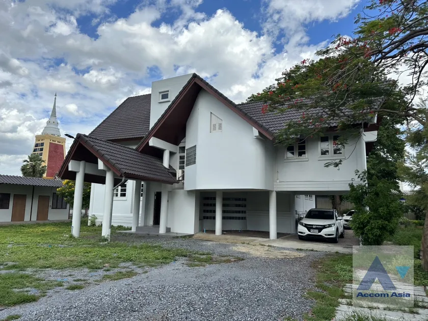 unitHome Office |  4 Bedrooms  House For Rent & Sale in Sukhumvit, Bangkok  near BTS Punnawithi (AA27152)