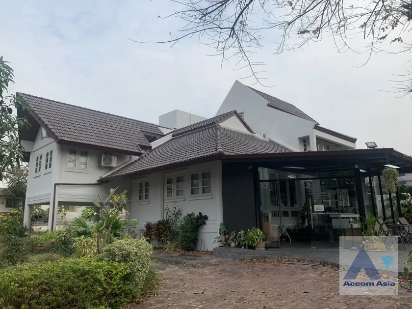  2  4 br House for rent and sale in Sukhumvit ,Bangkok BTS Punnawithi AA27152