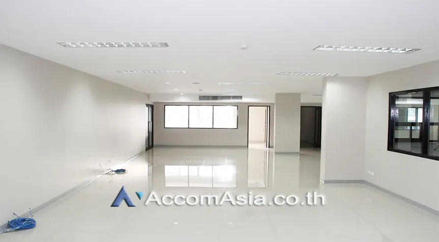  1  Office Space For Rent in Sukhumvit ,Bangkok BTS Ekkamai at Compomax Building AA27171