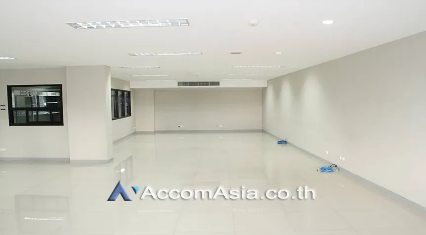 4  Office Space For Rent in Sukhumvit ,Bangkok BTS Ekkamai at Compomax Building AA27171