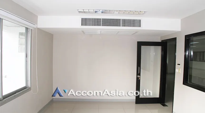 5  Office Space For Rent in Sukhumvit ,Bangkok BTS Ekkamai at Compomax Building AA27171