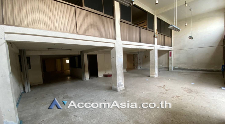  2  Retail / Showroom For Rent in Bang Na ,Bangkok BTS Punnawithi AA27228