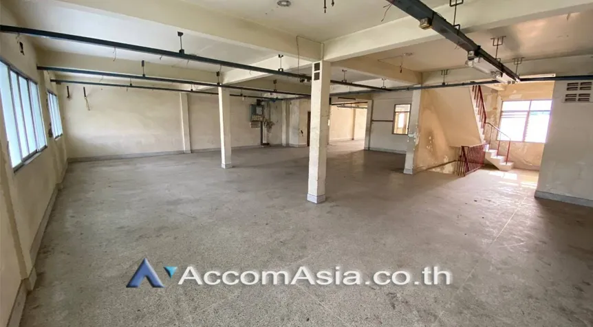 unit Retail / showroom For Rent in Bang Na, Bangkok  near BTS Punnawithi (AA27228)