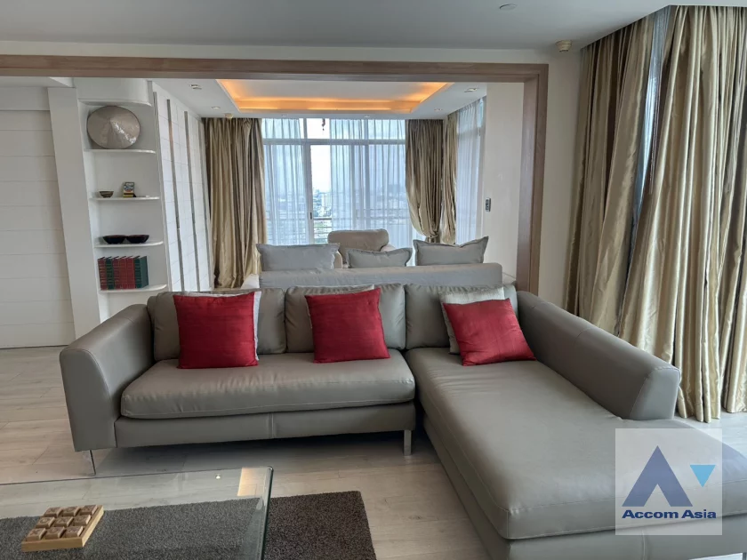 unit 2 Bedrooms  Condominium For Rent in Phaholyothin, Bangkok  near BTS Ari (AA27229)
