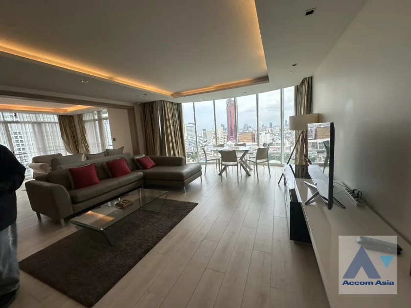 unit 2 Bedrooms  Condominium For Rent in Phaholyothin, Bangkok  near BTS Ari (AA27229)