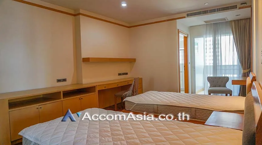 12  3 br Apartment For Rent in Sukhumvit ,Bangkok BTS Nana at Fully Furnished Apartment, Only 2 mins walk to BTS AA27244