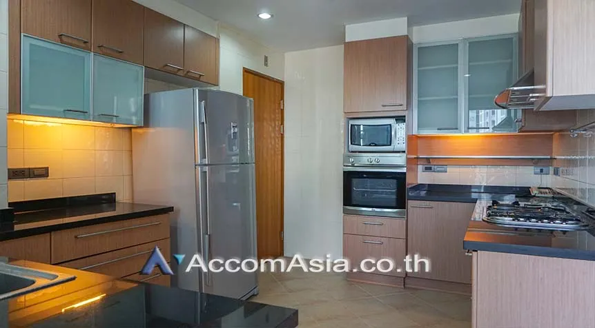  1  3 br Apartment For Rent in Sukhumvit ,Bangkok BTS Nana at Fully Furnished Apartment, Only 2 mins walk to BTS AA27244