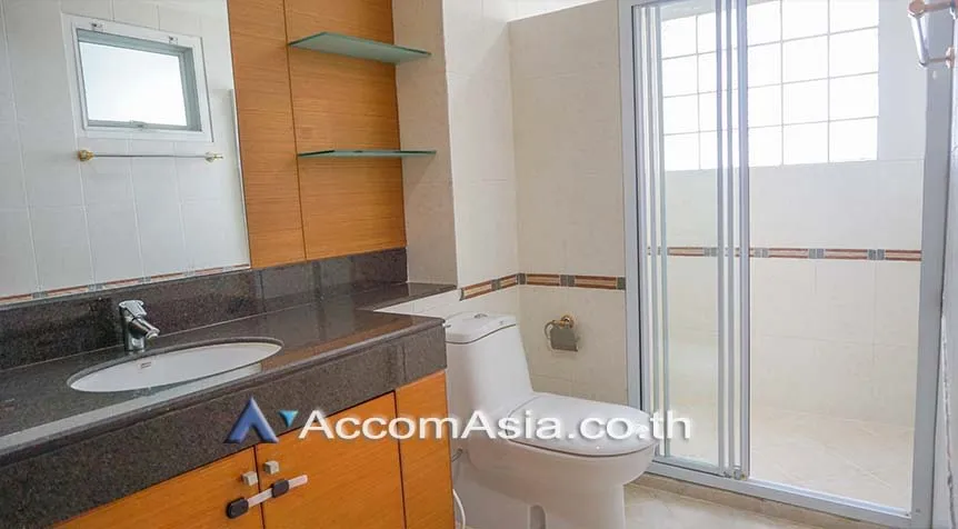 unitBig Balcony, Pet friendly |  3 Bedrooms  Apartment For Rent in Sukhumvit, Bangkok  near BTS Nana (AA27244)