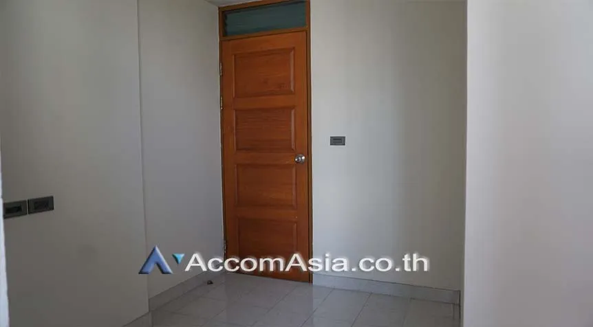 7  3 br Apartment For Rent in Sukhumvit ,Bangkok BTS Nana at Fully Furnished Apartment, Only 2 mins walk to BTS AA27244