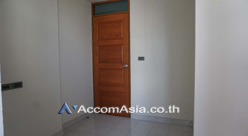 6  3 br Apartment for rent and sale in Sukhumvit ,Bangkok BTS Nana at Fully Furnished Apartment, Only 2 mins walk to BTS AA27246