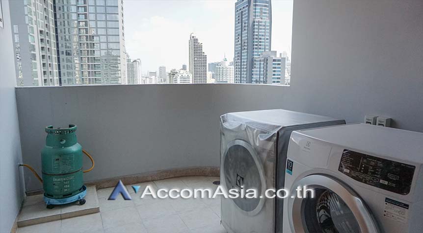5  3 br Apartment For Rent in Sukhumvit ,Bangkok BTS Nana at Fully Furnished Apartment, Only 2 mins walk to BTS AA27247
