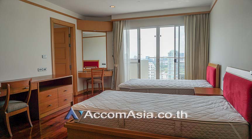 6  3 br Apartment For Rent in Sukhumvit ,Bangkok BTS Nana at Fully Furnished Apartment, Only 2 mins walk to BTS AA27247