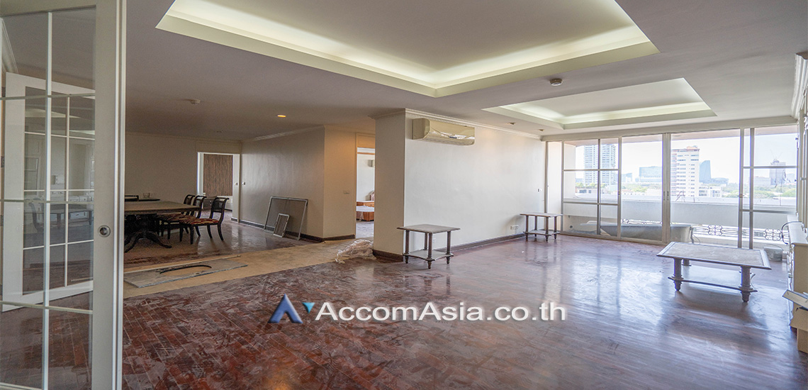 Big Balcony |  Newton Tower Condominium  3 Bedroom for Sale & Rent BTS Nana in Sukhumvit Bangkok