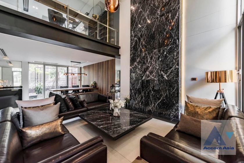 Townhouse For Rent & Sale in Sathorn, Bangkok Code AA27252