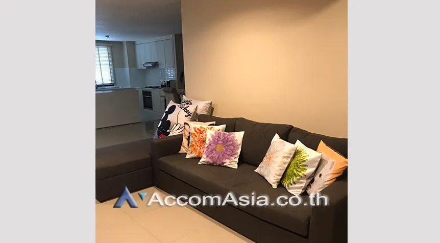 unit 3 Bedrooms  Condominium For Rent in Silom, Bangkok  near BTS Chong Nonsi (AA27313)