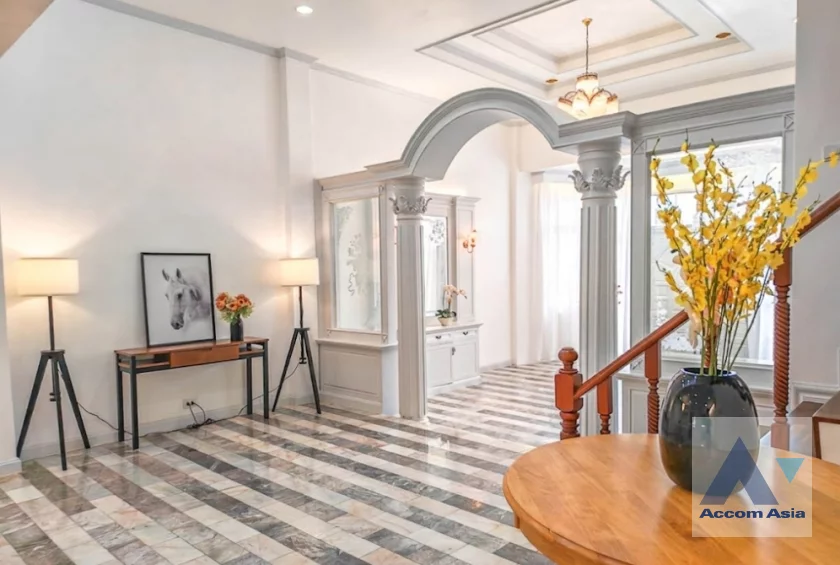  1  6 br House for rent and sale in Sathorn ,Bangkok BTS Chong Nonsi AA27315