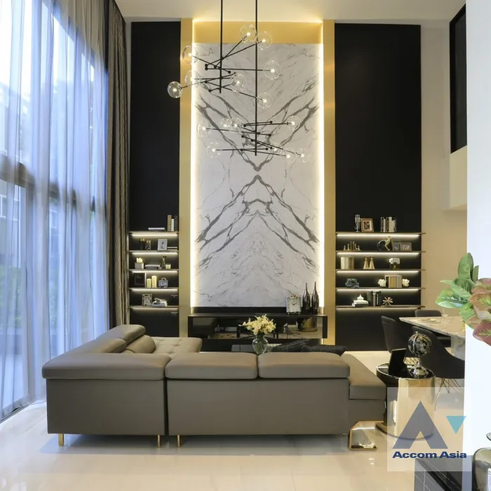 unitCorner Unit, Double High Ceiling, Pet friendly |  4 Bedrooms  House For Rent & Sale in Sukhumvit, Bangkok  near BTS Phrom Phong (AA27317)