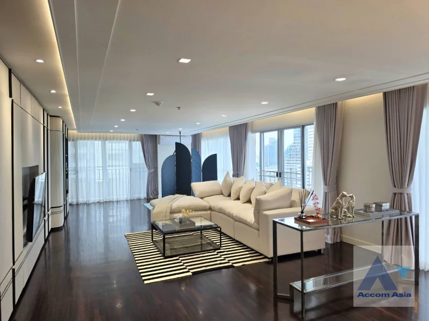 unit Spacious condominium with panoramic views and natural palette in Sathorn (AA27323)