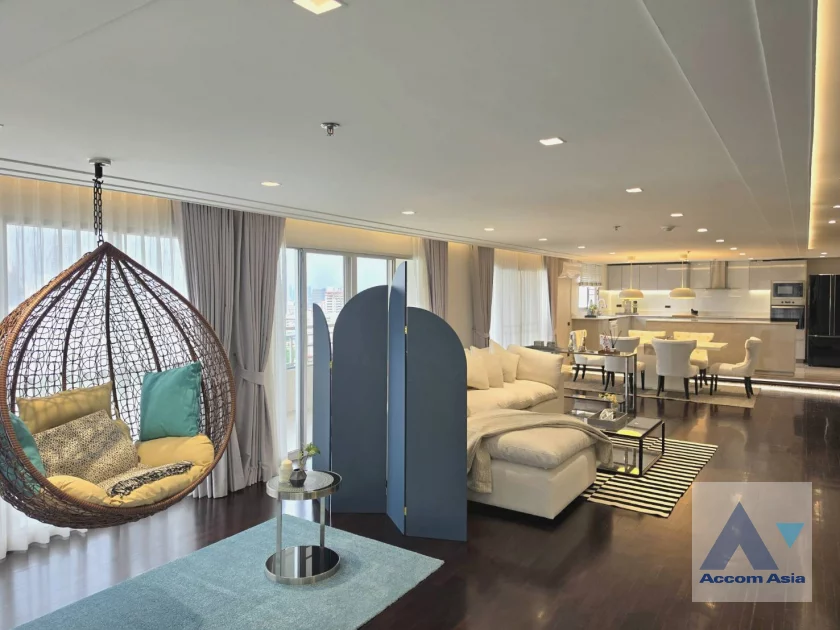 unit Spacious condominium with panoramic views and natural palette in Sathorn (AA27323)