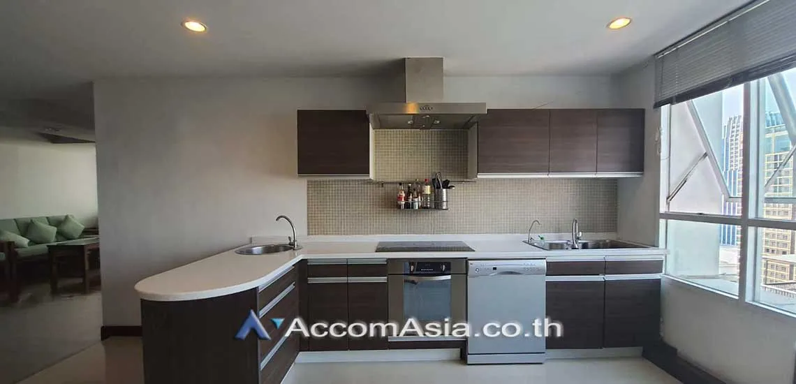 unit 3 Bedrooms  Condominium For Rent in Ploenchit, Bangkok  near BTS Chitlom (AA27339)
