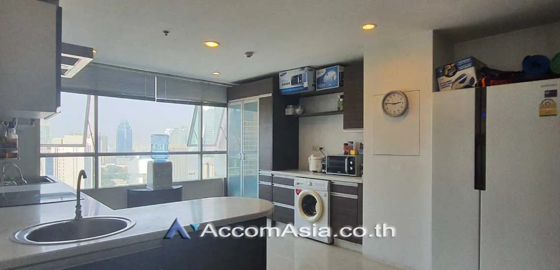 unit 3 Bedrooms  Condominium For Rent in Ploenchit, Bangkok  near BTS Chitlom (AA27339)