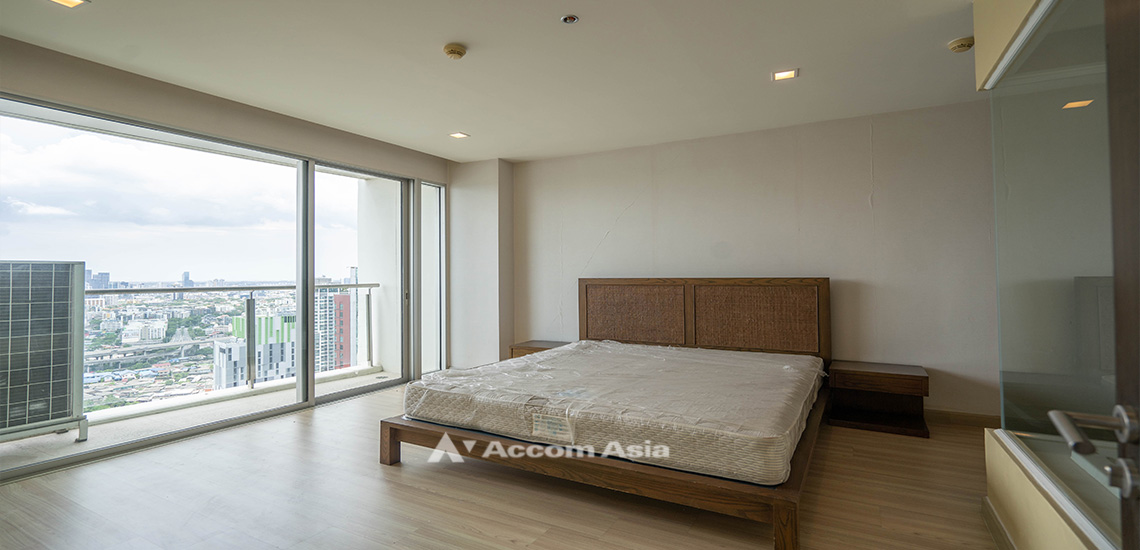 11  2 br Condominium For Sale in Sukhumvit ,Bangkok BTS Phra khanong at Sky Walk Condominium AA27351