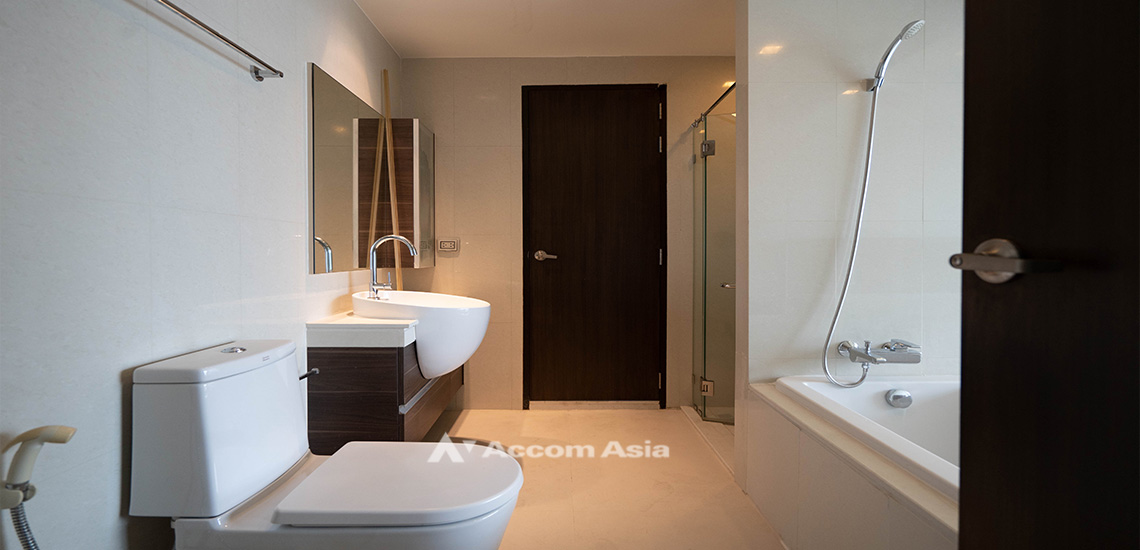 9  2 br Condominium For Sale in Sukhumvit ,Bangkok BTS Phra khanong at Sky Walk Condominium AA27351