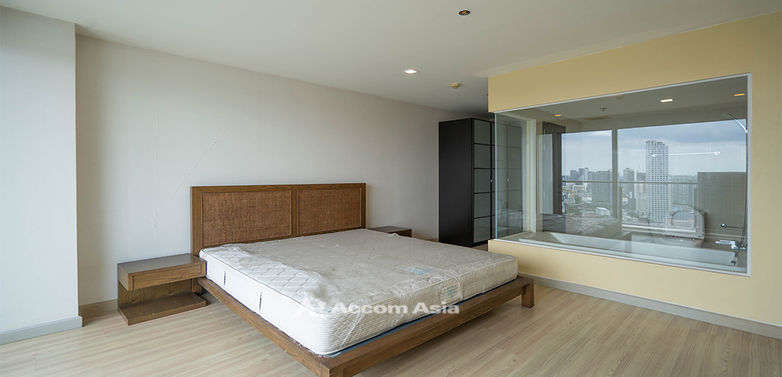 10  2 br Condominium For Sale in Sukhumvit ,Bangkok BTS Phra khanong at Sky Walk Condominium AA27351
