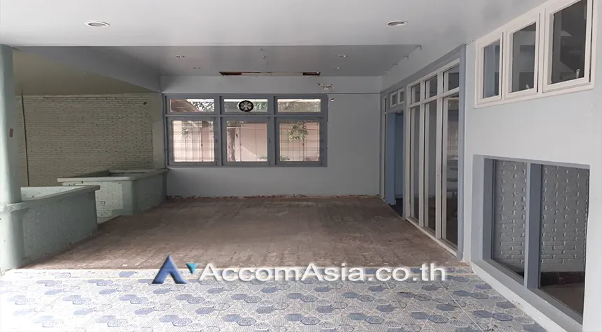 unitHome Office |  3 Bedrooms  House For Rent in Sukhumvit, Bangkok  near BTS Thong Lo (AA27394)