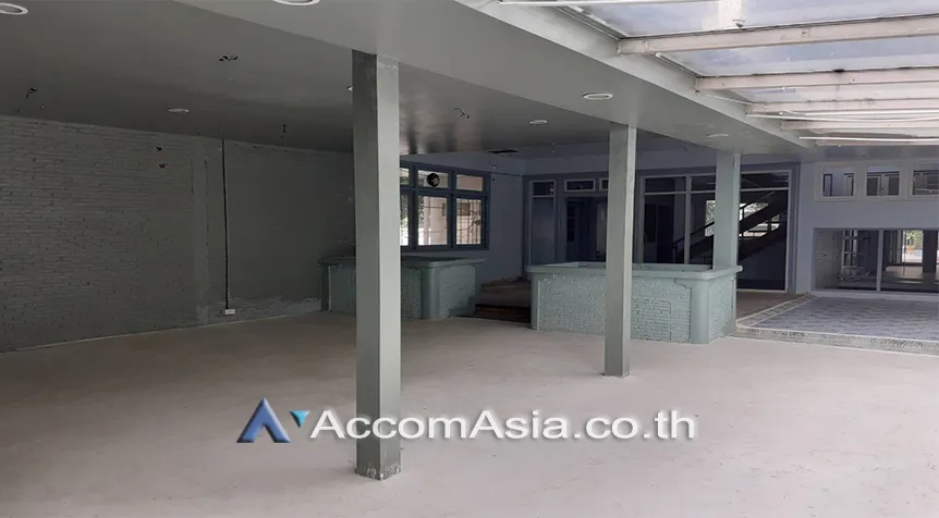 unitHome Office |  3 Bedrooms  House For Rent in Sukhumvit, Bangkok  near BTS Thong Lo (AA27394)