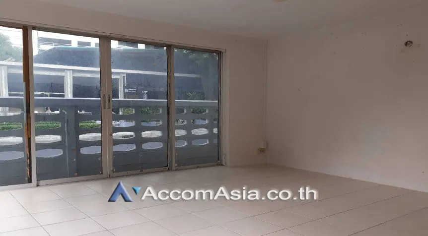 unitHome Office |  3 Bedrooms  House For Rent in Sukhumvit, Bangkok  near BTS Thong Lo (AA27395)