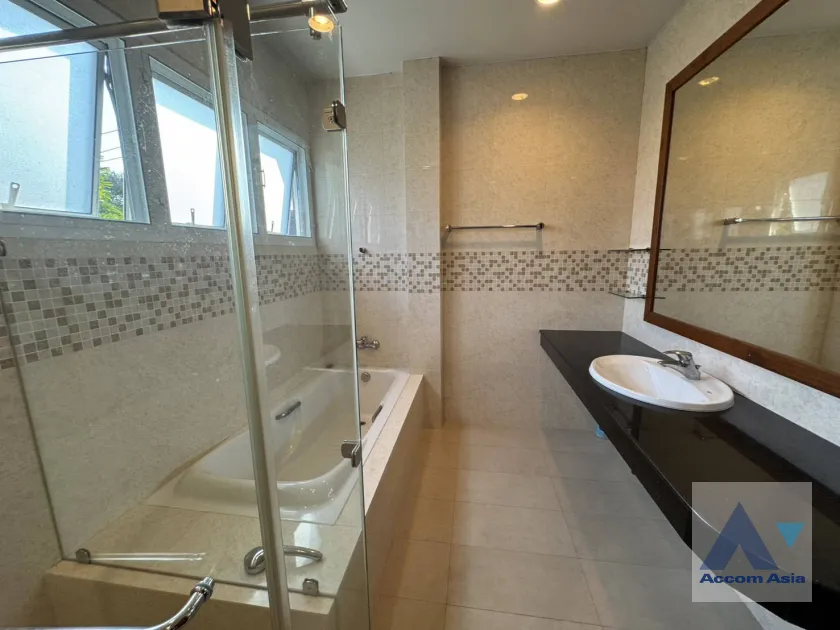 19  5 br House for rent and sale in Pattanakarn ,Bangkok BTS On Nut at Panya Pattanakarn Village AA27405