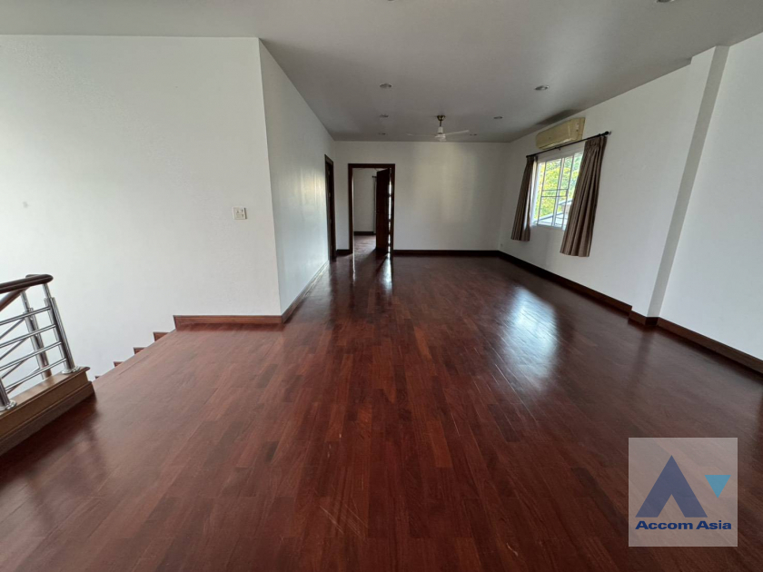 7  5 br House For Rent in Pattanakarn ,Bangkok BTS On Nut at Panya Pattanakarn Village AA27405