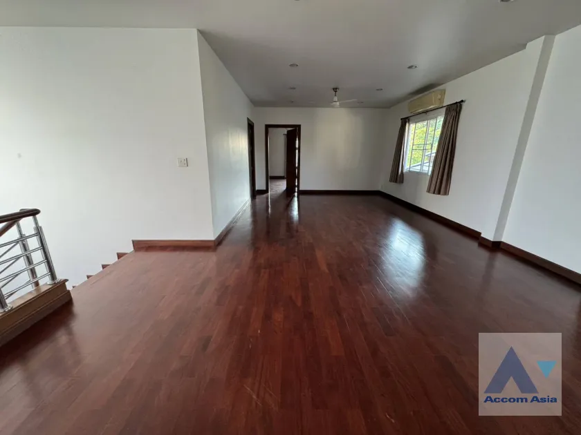 7  5 br House for rent and sale in Pattanakarn ,Bangkok BTS On Nut at Panya Pattanakarn Village AA27405