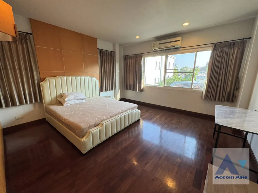 9  5 br House for rent and sale in Pattanakarn ,Bangkok BTS On Nut at Panya Pattanakarn Village AA27405