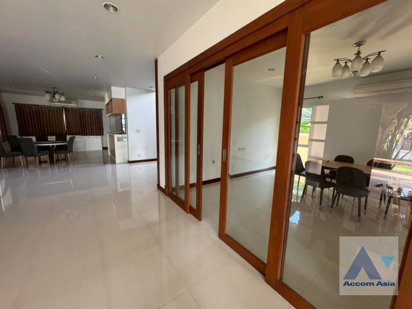 6  5 br House For Rent in Pattanakarn ,Bangkok BTS On Nut at Panya Pattanakarn Village AA27405