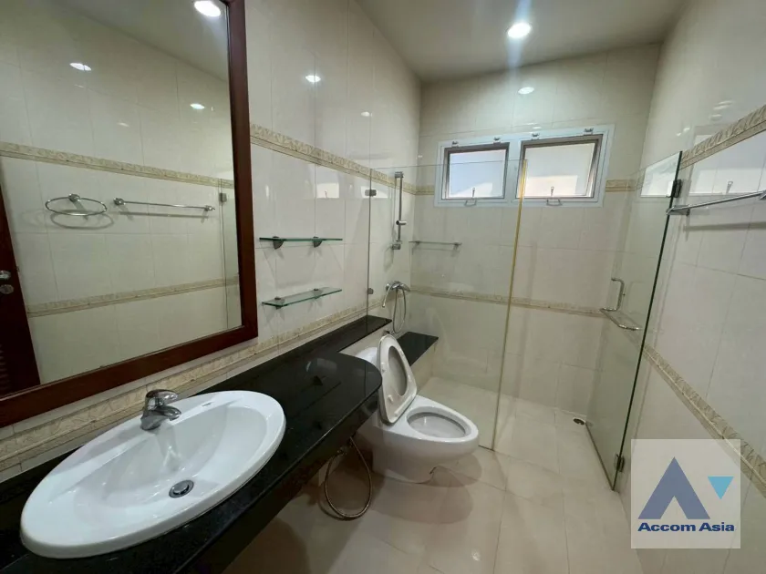 15  5 br House for rent and sale in Pattanakarn ,Bangkok BTS On Nut at Panya Pattanakarn Village AA27405