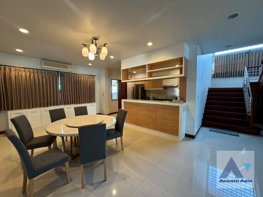 4  5 br House For Rent in Pattanakarn ,Bangkok BTS On Nut at Panya Pattanakarn Village AA27405