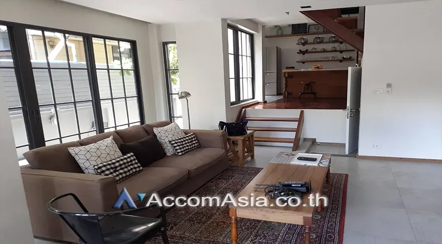 unit 3 Bedrooms  Townhouse For Rent in Phaholyothin, Bangkok  near BTS Ari (AA27419)