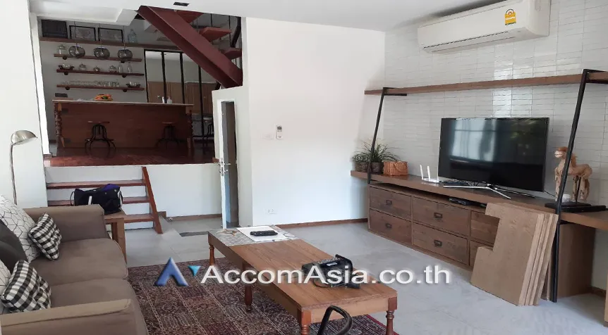 unit 3 Bedrooms  Townhouse For Rent in Phaholyothin, Bangkok  near BTS Ari (AA27419)