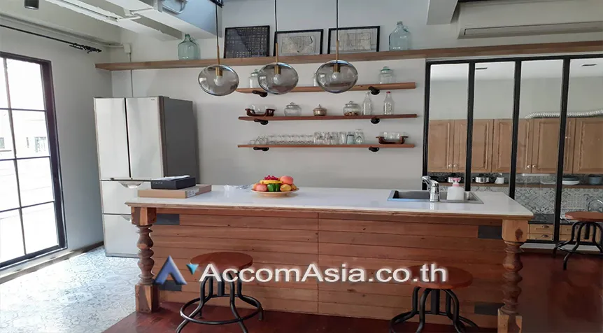 unit 3 Bedrooms  Townhouse For Rent in Phaholyothin, Bangkok  near BTS Ari (AA27419)