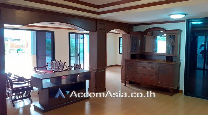 5  6 br House For Rent in Sathorn ,Bangkok MRT Khlong Toei AA27440